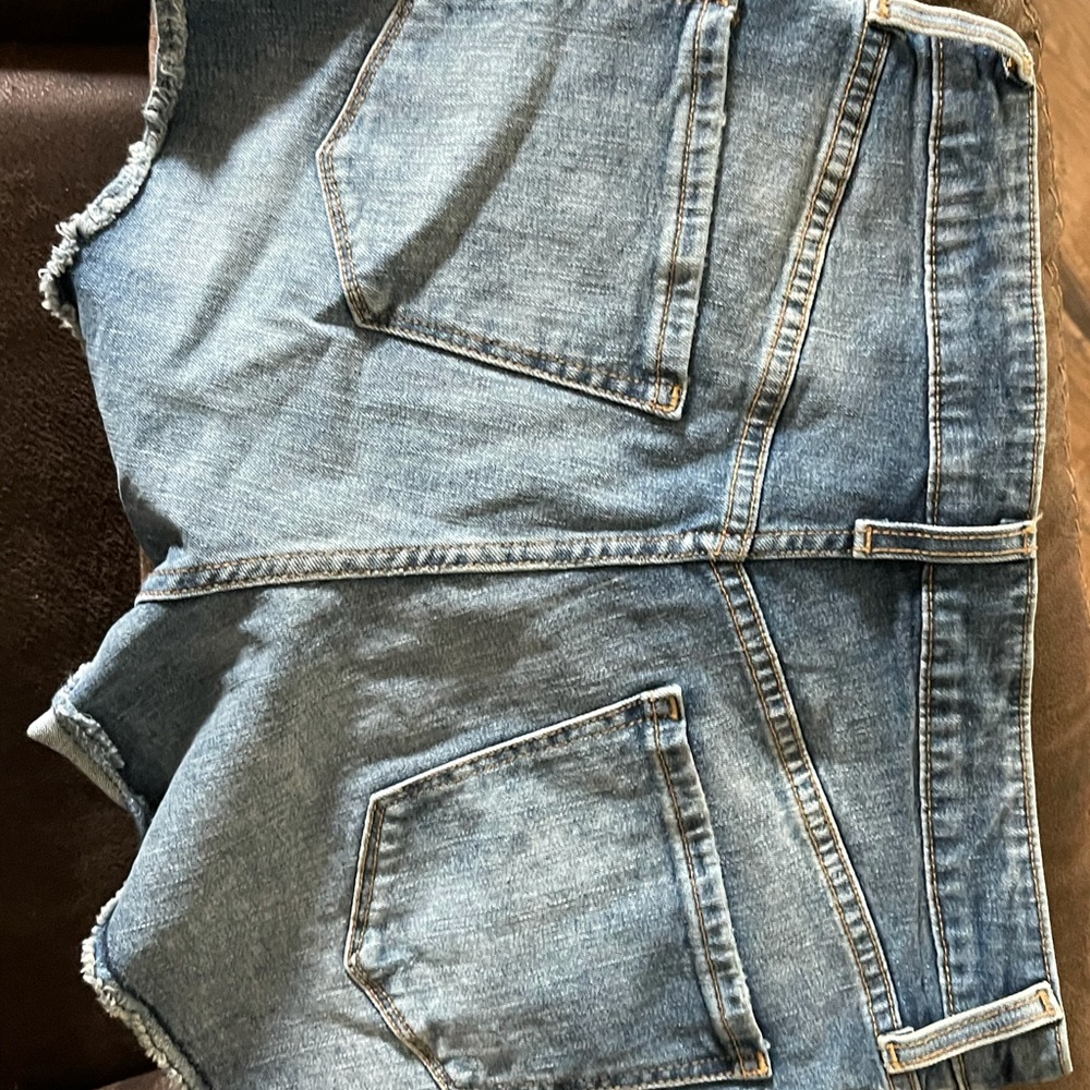 Arizona High Rise Shorts - Picture 2 of 3